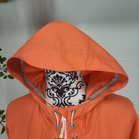 Bench Jacket - Picture 2 of 16